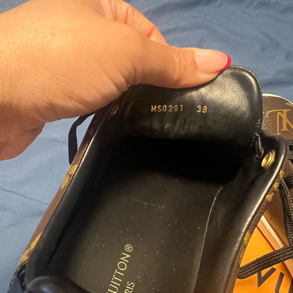 Louis Vuitton Front Row Sneaker - Picture 11 of 12